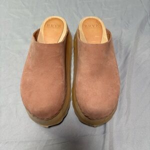 Bryr Tan Suede Clogs SIZE 7